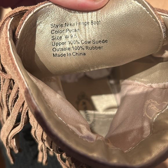 Beautiful fringe booties - Picture 12 of 14